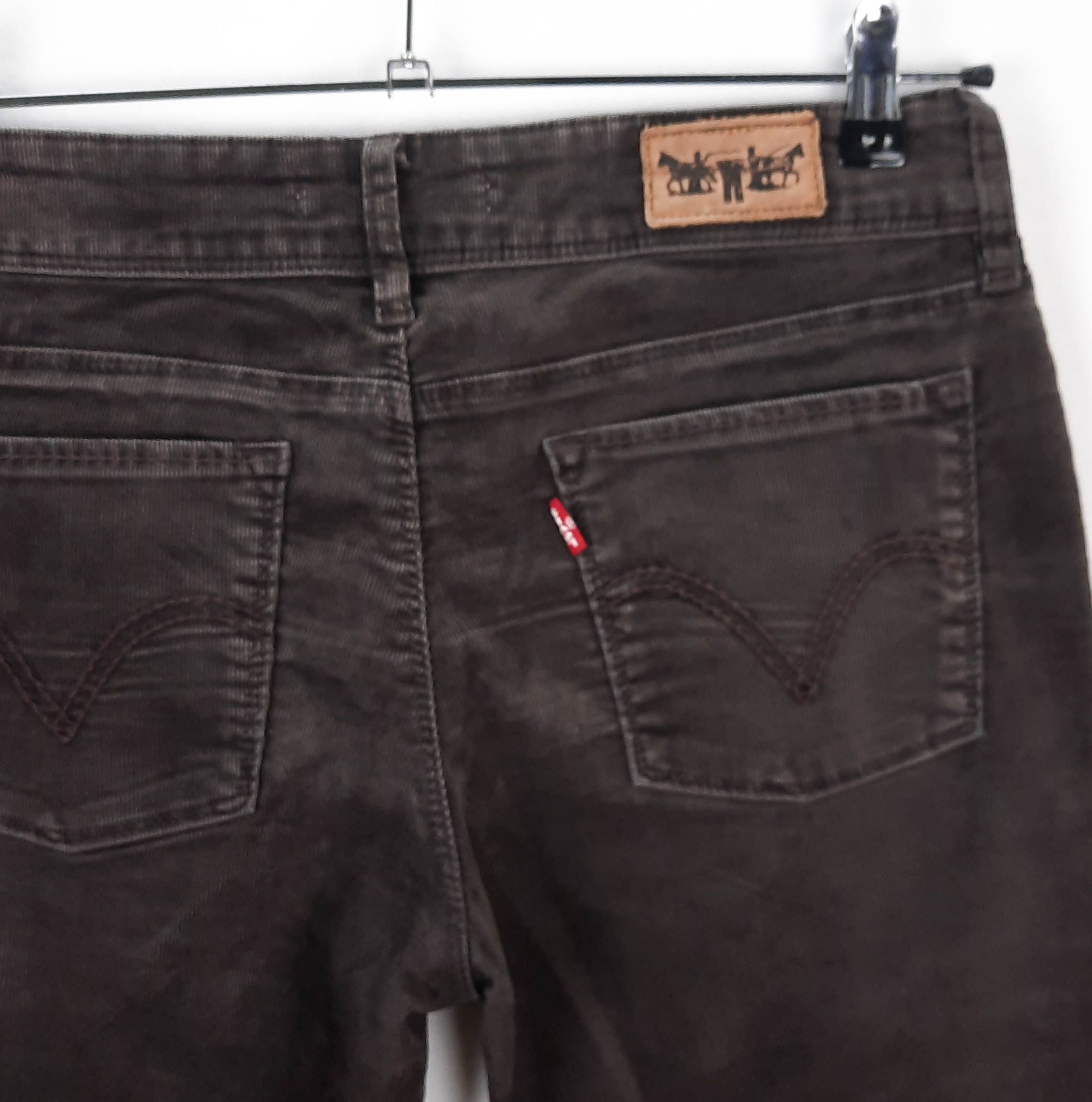 Levi's 571 Slim Fit de pana Talla ESPAÑA 42 W32 de Segunda Mano