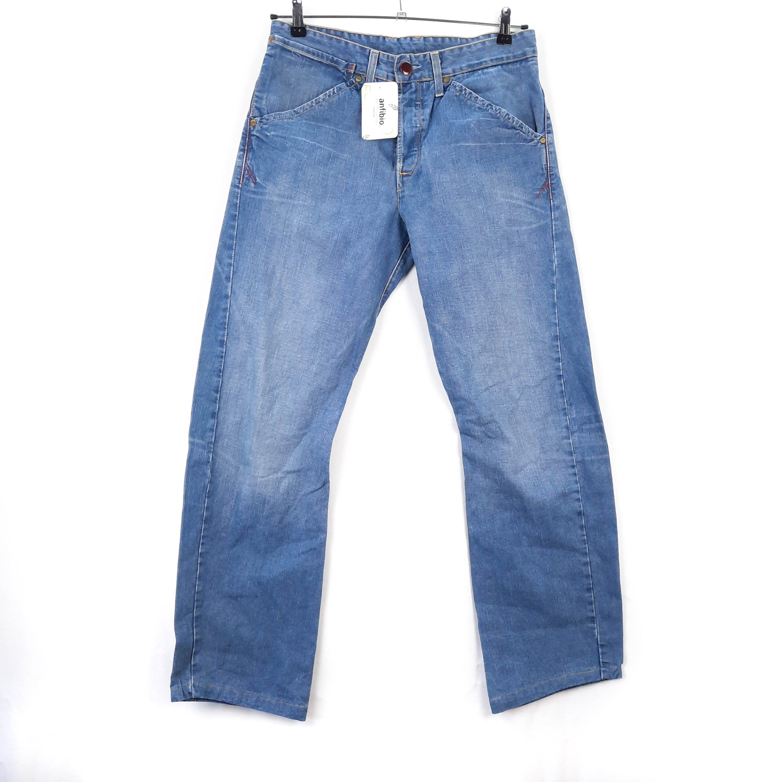 Levi's Edición Especial Red Talla ESPAÑA 42 W31 de Segunda Mano
