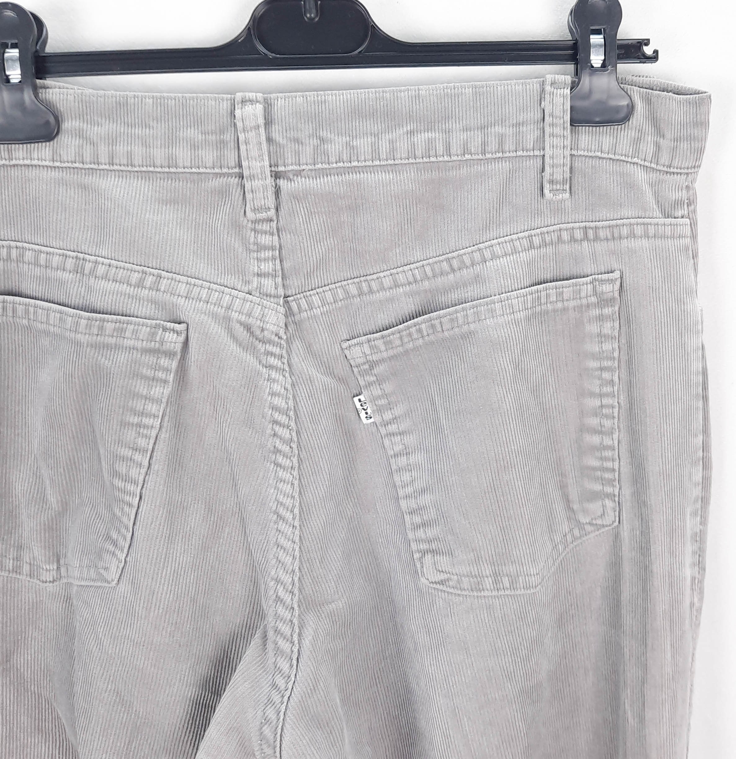 Levi's de pana Talla ESPAÑA 42-44 W34 de Segunda Mano