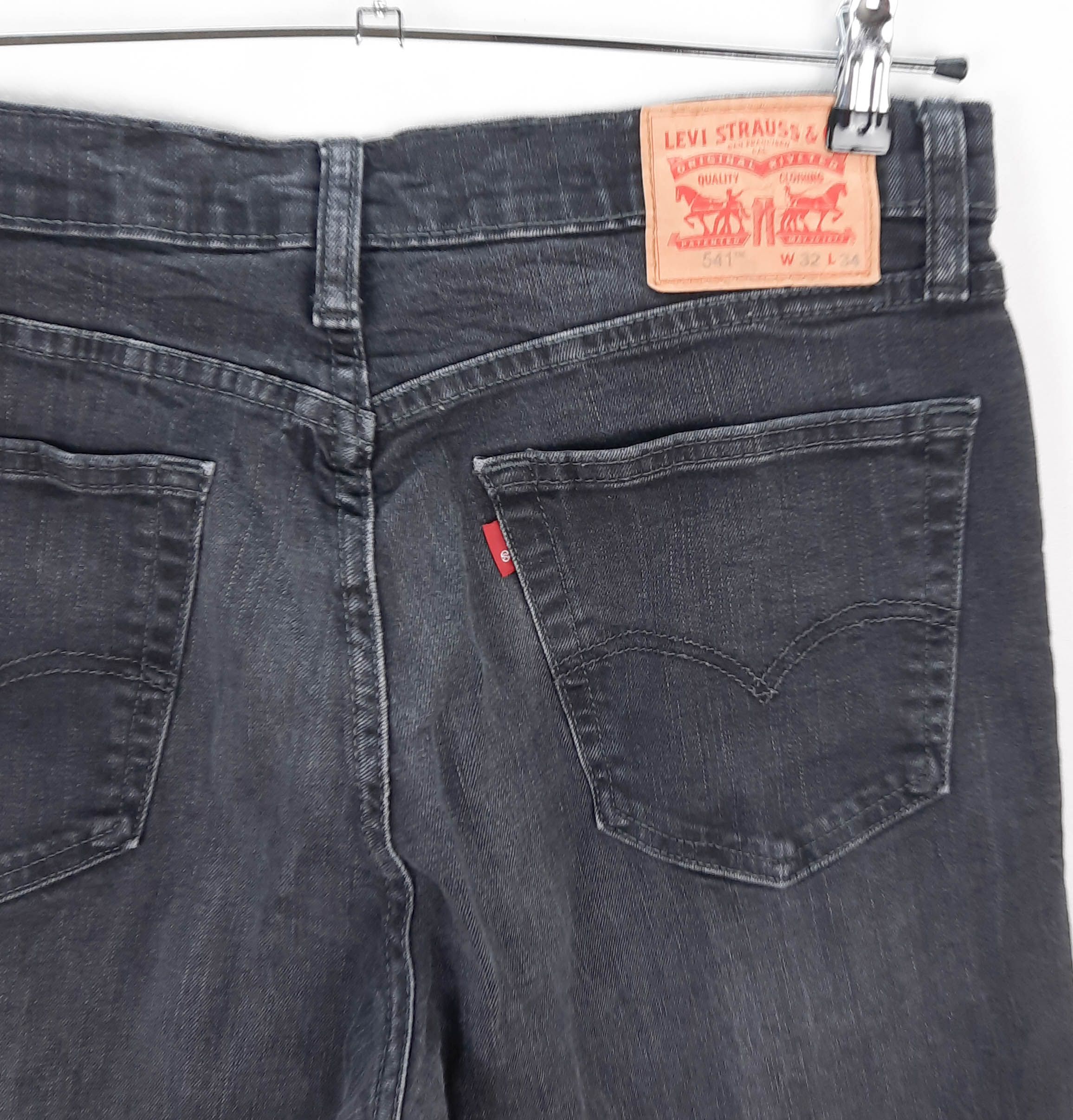 Levi's 541 Talla ESPAÑA 42 W32 de Segunda Mano
