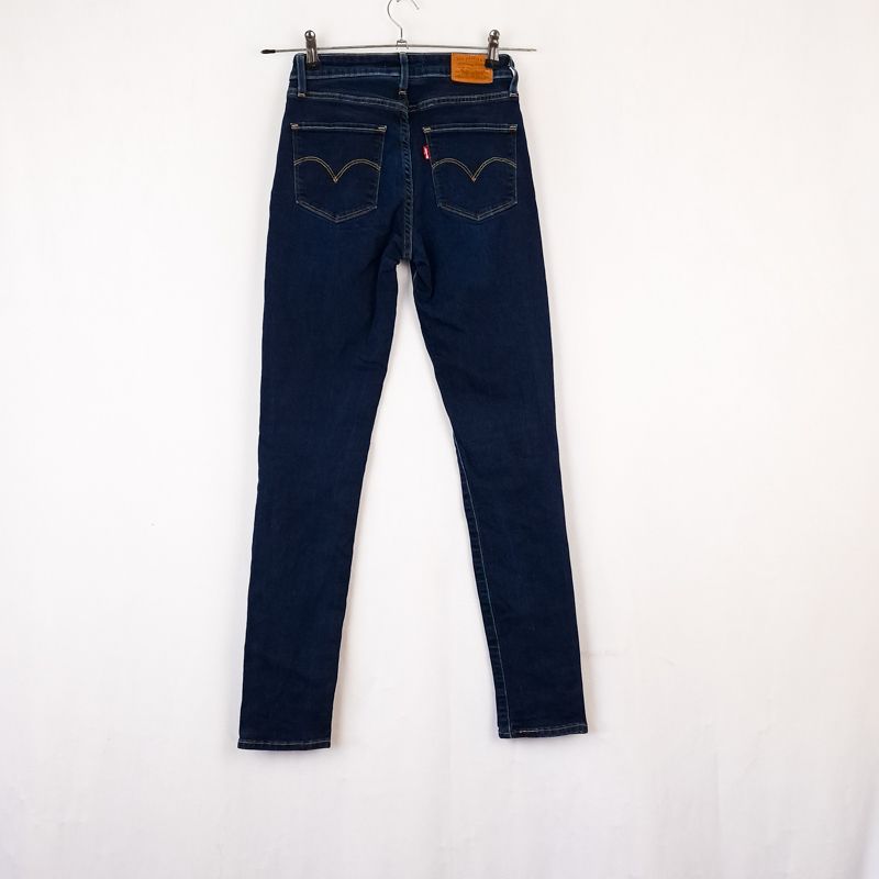 Levi's 721 High Rise Skinny Premium Talla ESPAÑA 32 W25 de Segunda Mano