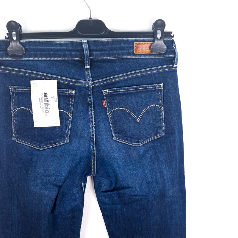 Levi's Slight Curve Classic Slim Leg Talla ESPAÑA 38-40 W28 de Segunda Mano