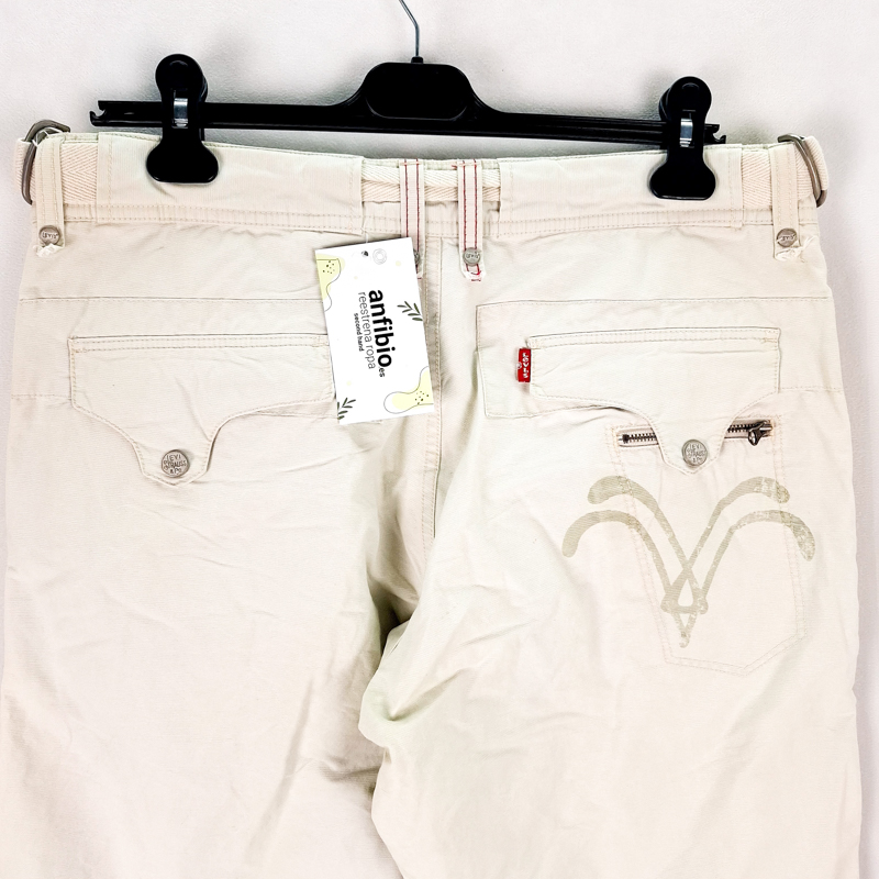 Levi's Talla España 42 W32 de Segunda Mano