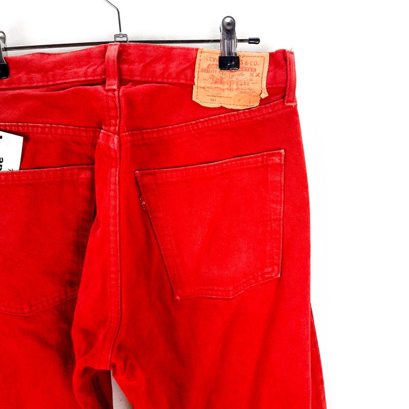 Levi's 501 Talla España 40 W32 de Segunda Mano Tienen la entrepierna cosida y con parche