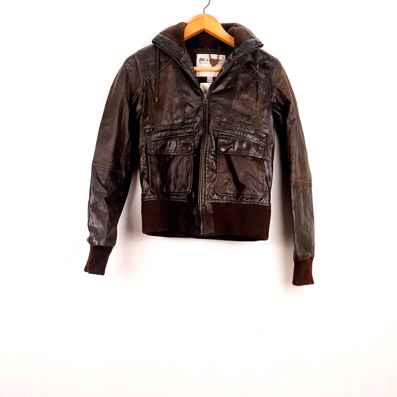 Cazadora 100% piel Bershka Talla M