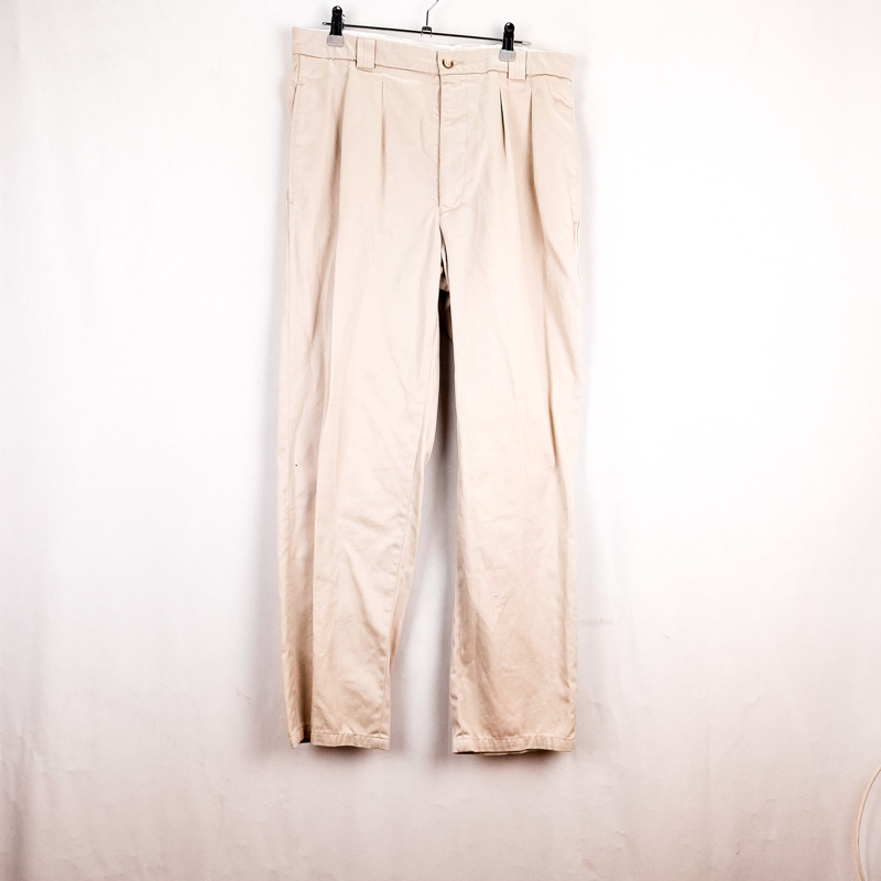 Levi's tipo Chinos Talla España 42-44 W34 de Segunda Mano