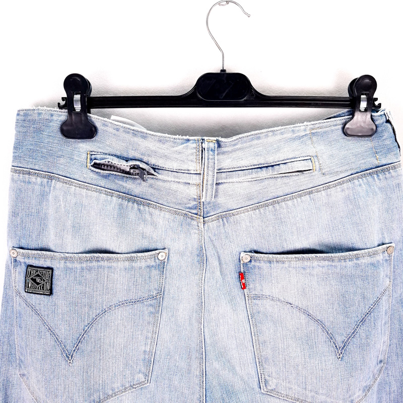 Levi's Engineered con cremallera trasera Talla España 44 W32 de Segunda Mano