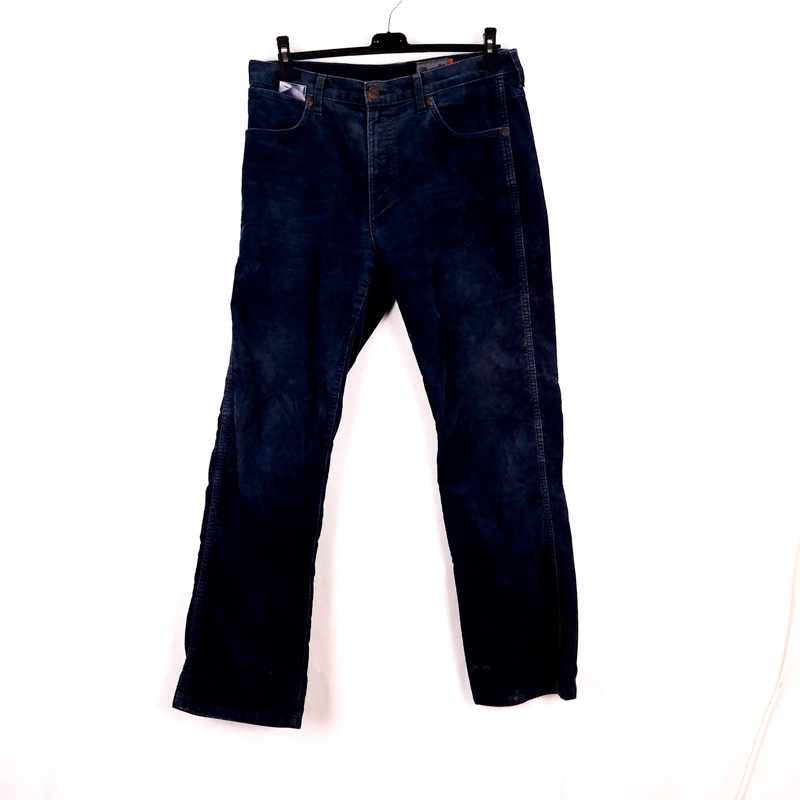 Wrangler Arizona Stretch de pana Talla España 44 W34 de Segunda Mano