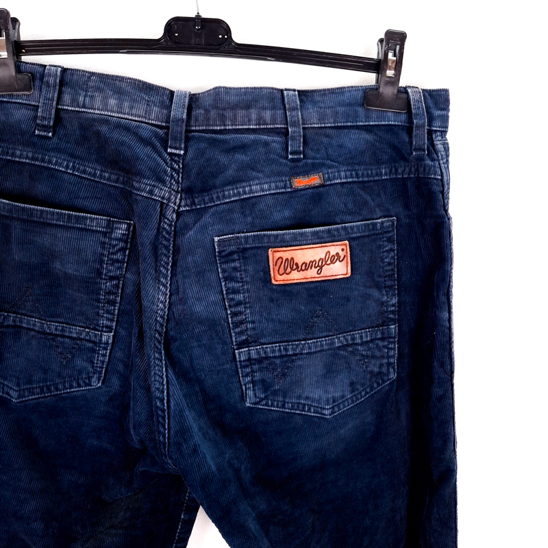 Wrangler Arizona Stretch de pana Talla España 44 W34 de Segunda Mano