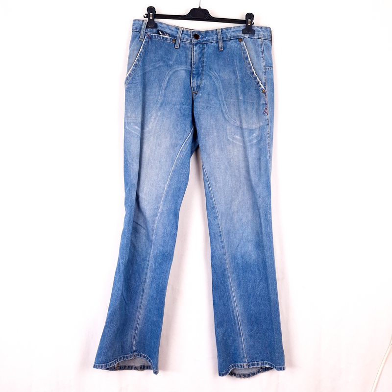 Levi's Engineered Jeans Edición Especial Botón Rojo Talla España 44-46 W34 de Segunda Mano