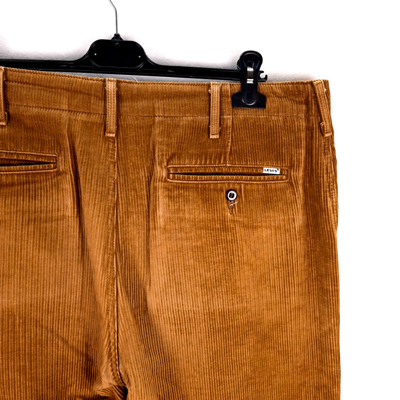 Levi´s chinos de pana Premium Talla España 46-48 W34 de Segunda Mano