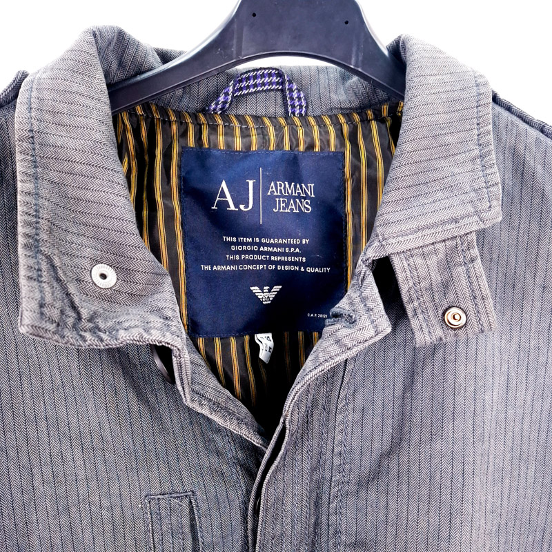 Chaqueta Armani Jeans Talla M de Segunda Mano